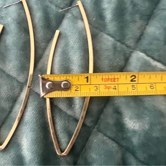 4 Pairs of Costume Jewelry Earrings - Picture 2 of 14